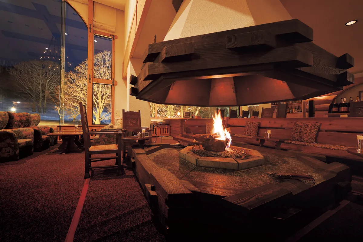 暖炉のあるリゾート高原ホテル