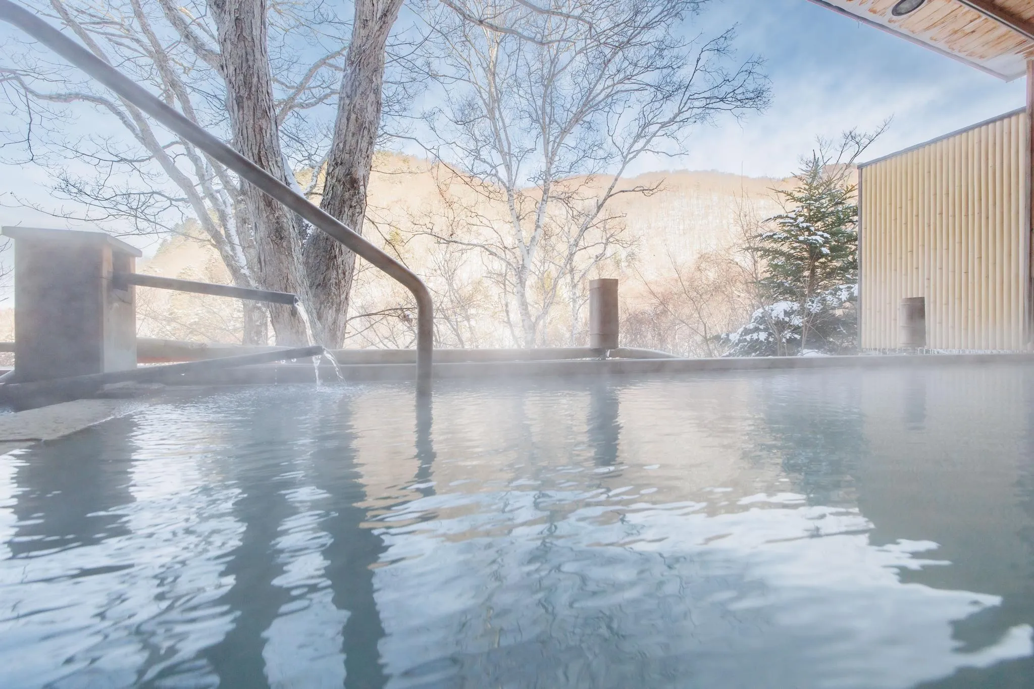志賀高原 白い温泉 渓谷の湯