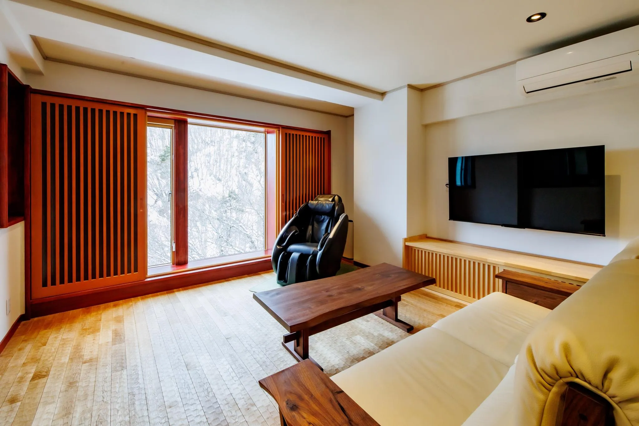 志賀高原 白い温泉 渓谷の湯