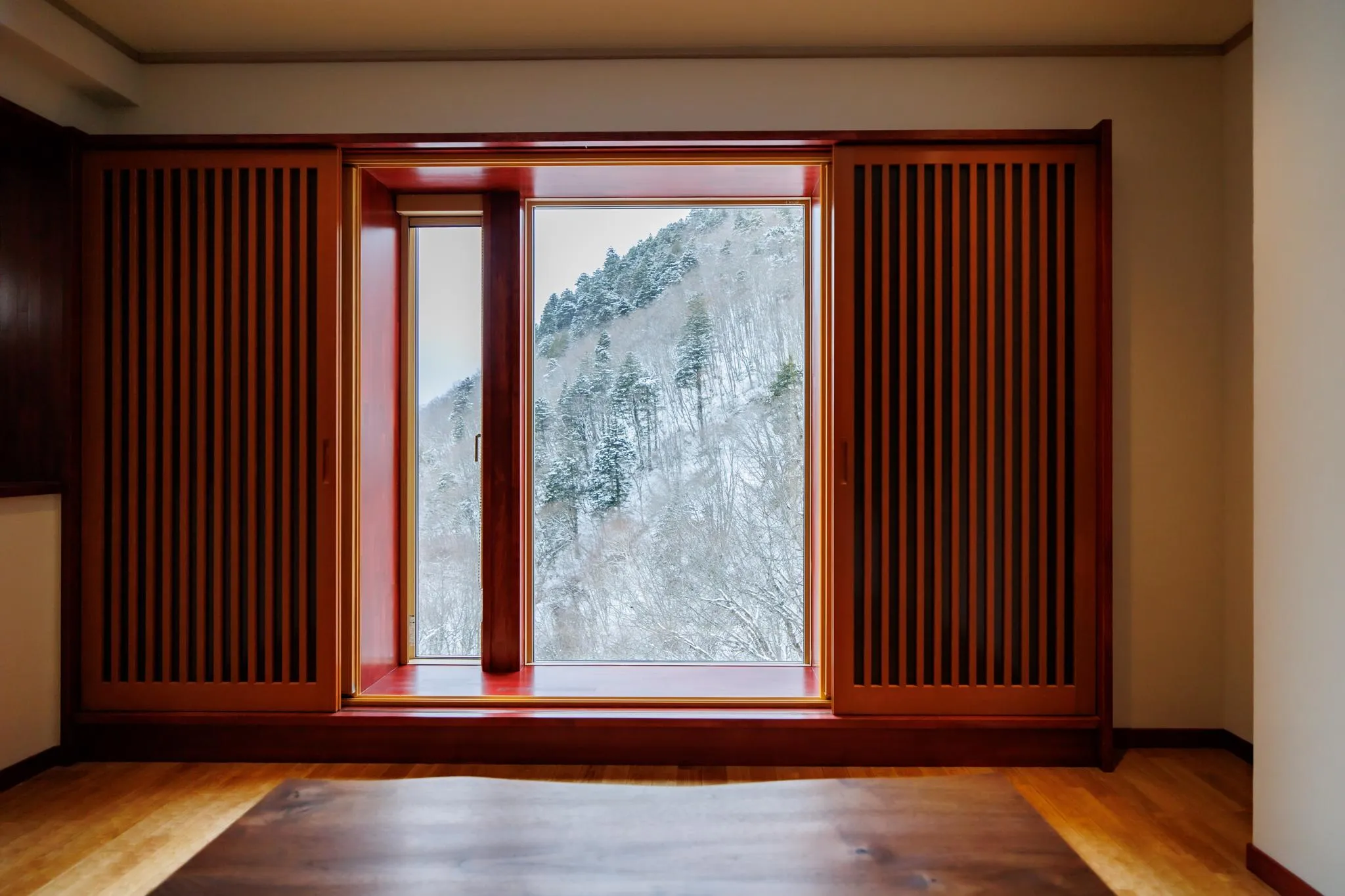 志賀高原 白い温泉 渓谷の湯