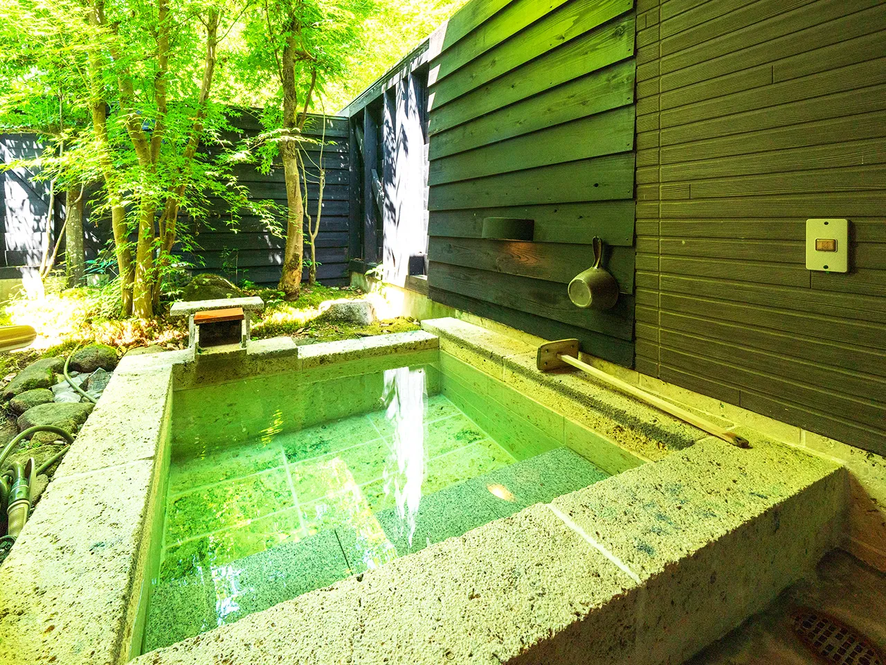 全室源泉掛け流し温泉付離れの旅館 四季の杜 紫尾庵