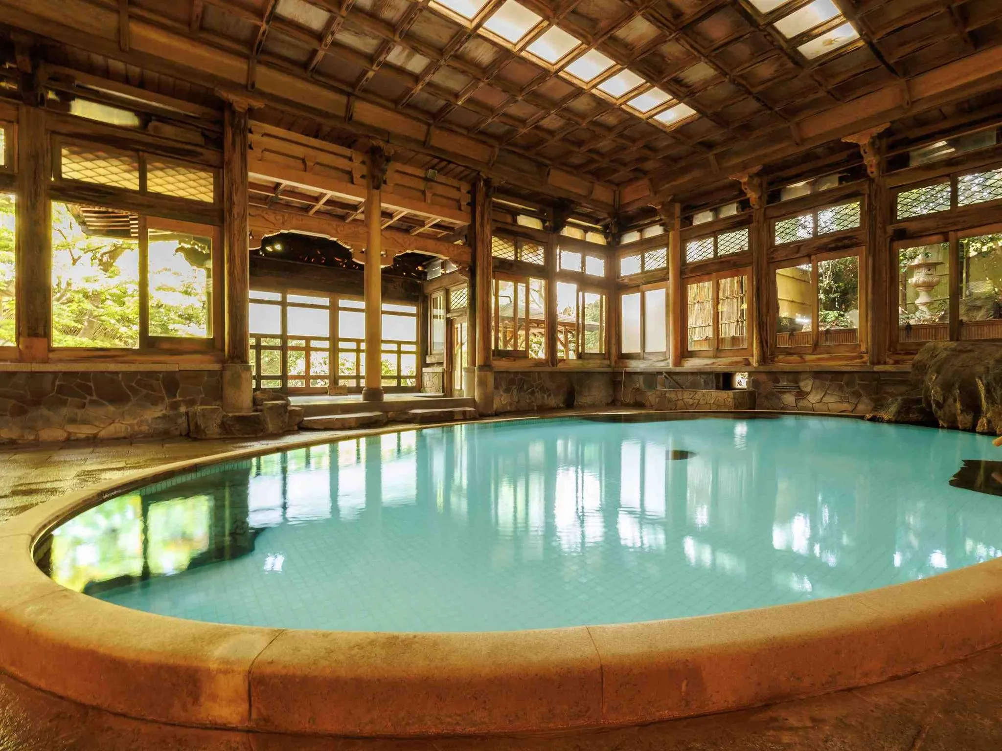 湯田中温泉 よろづや