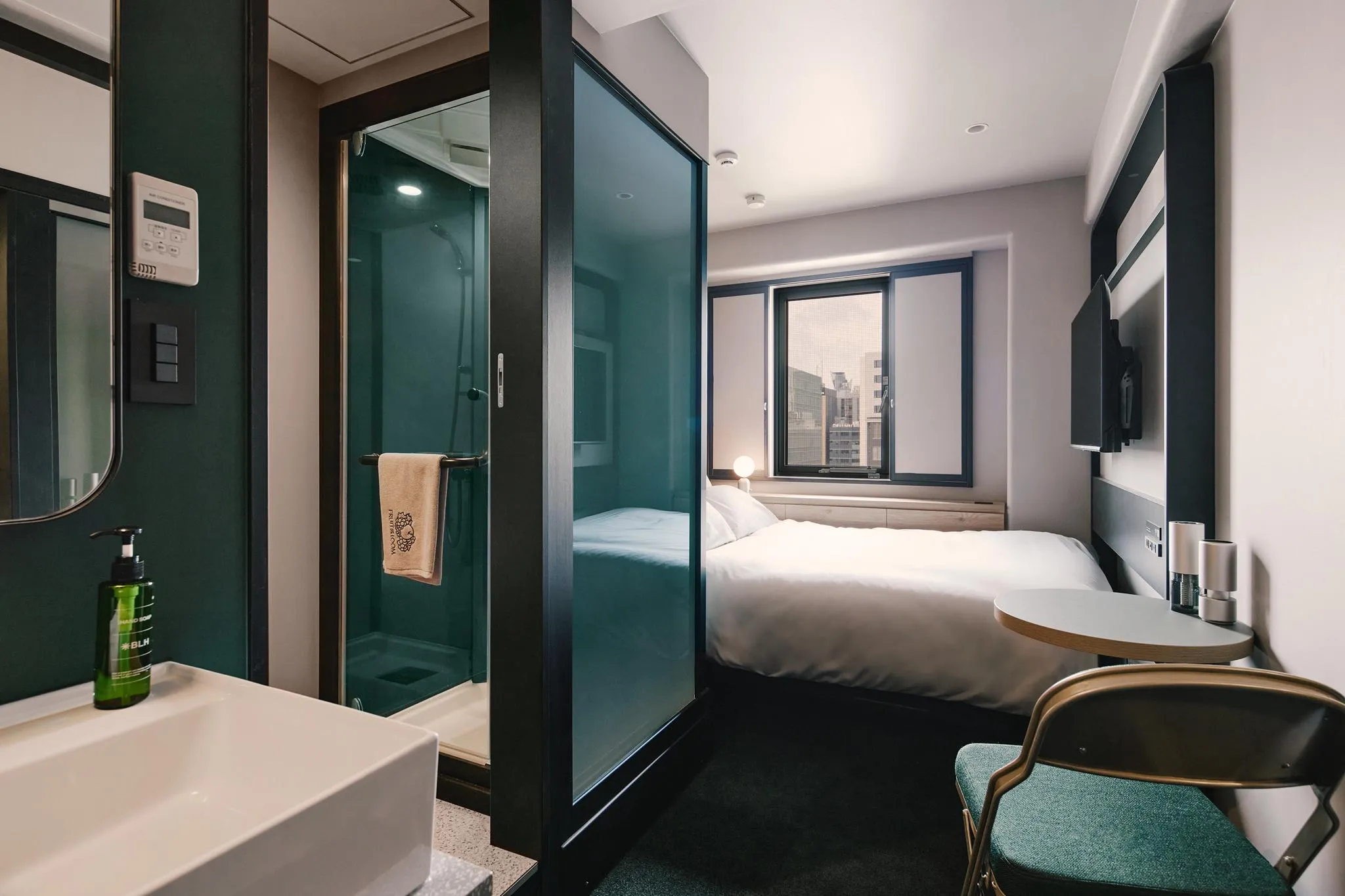 BASE LAYER HOTEL 名古屋錦