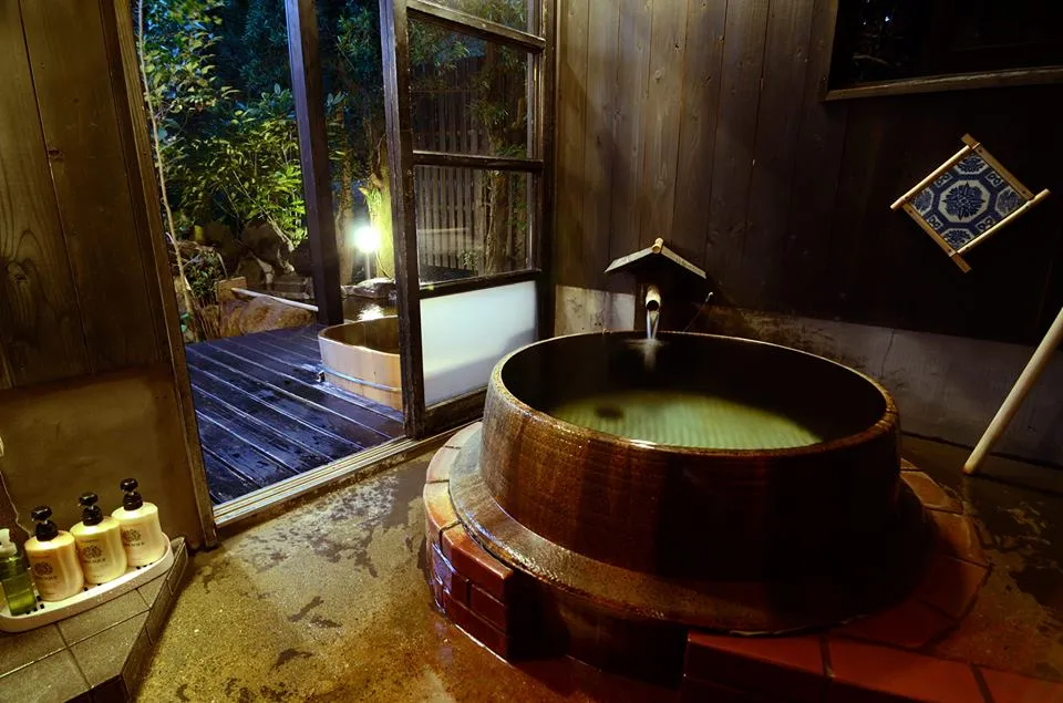 鳥遊ぶ森の宿 ふたり静