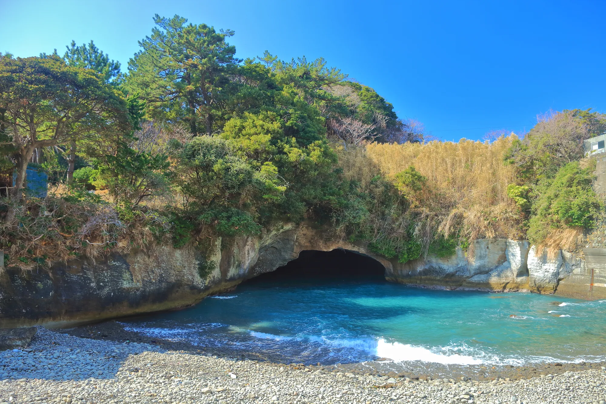 美しく輝く日本版「青の洞窟」が人気。堂ヶ島のおすすめスポット