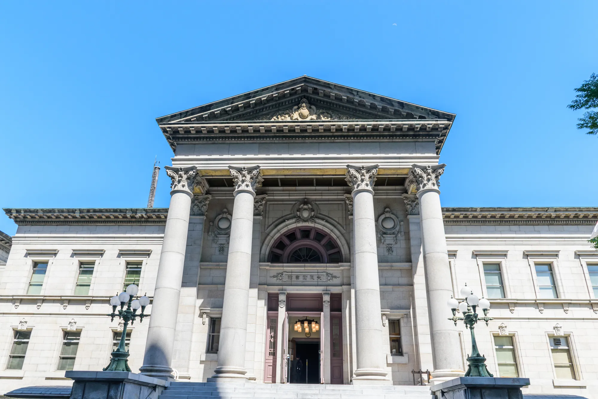 大阪府立中之島図書館