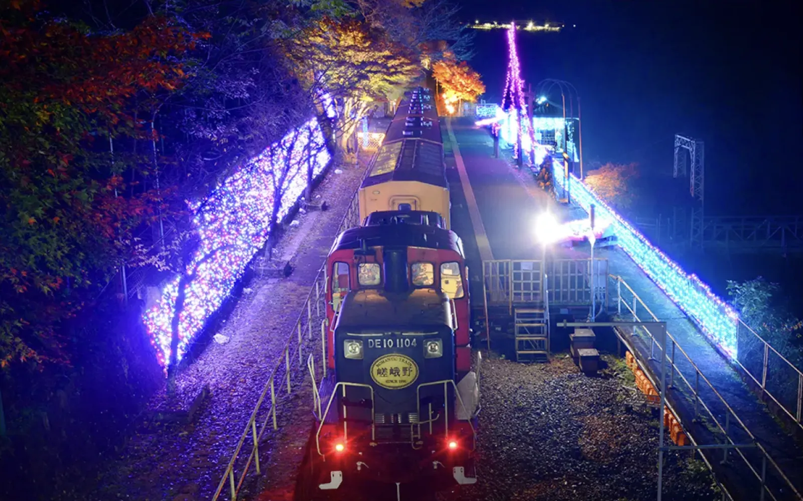 嵯峨野トロッコ列車「光の幻想列車」