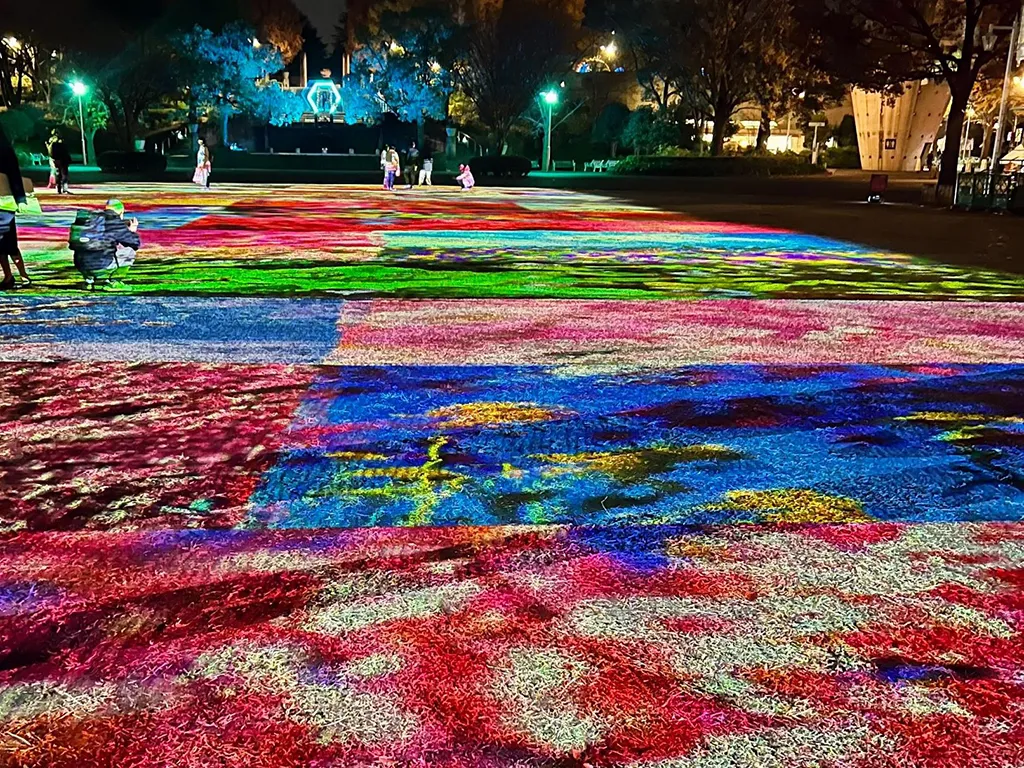 夜にあらわれる光の横浜〈ヨルノヨ2024〉山下公園