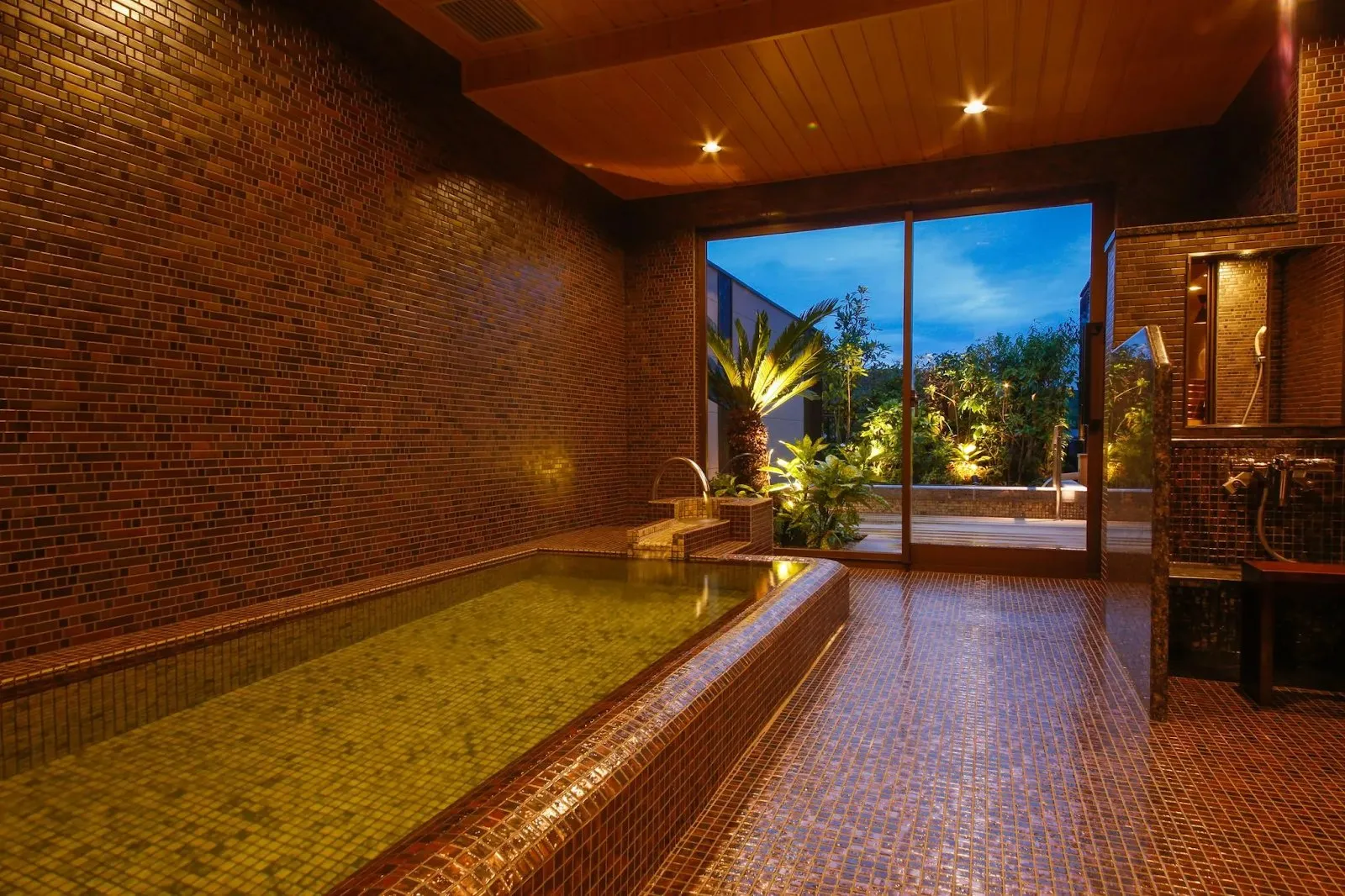 湊小宿 海の薫とAWAJISHIMA