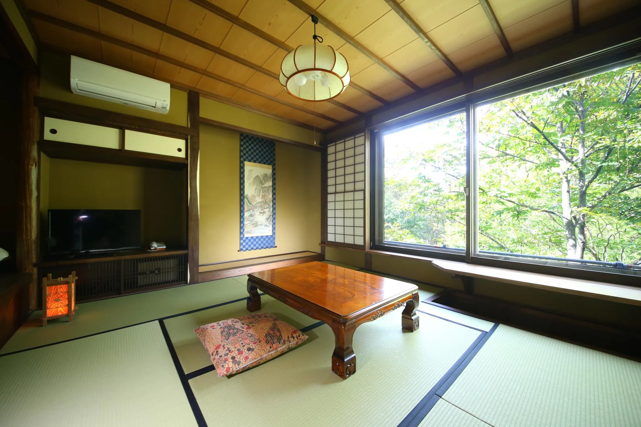 志賀高原 白い温泉 渓谷の湯