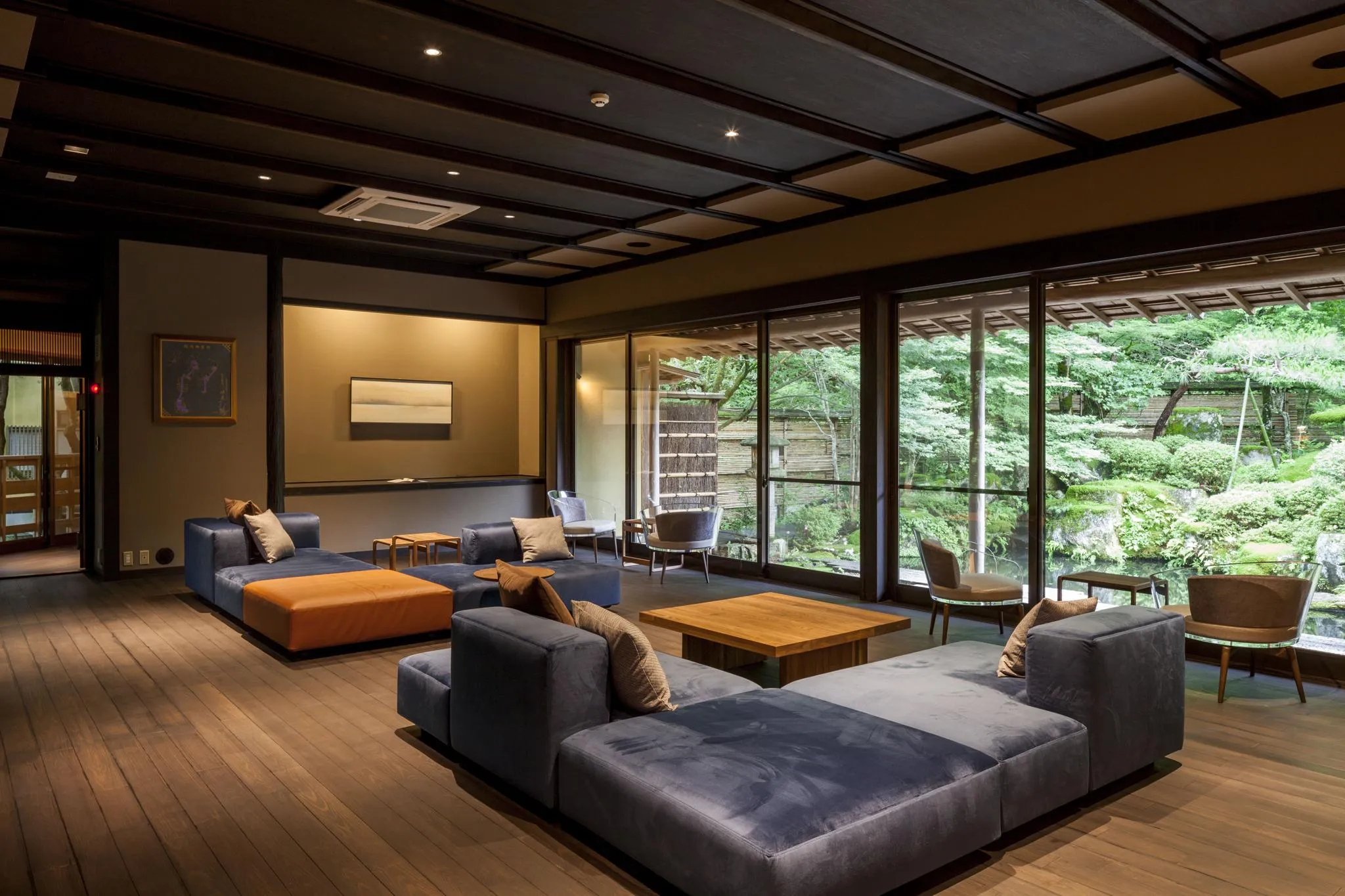 渓谷に佇む隠れ宿 峡泉