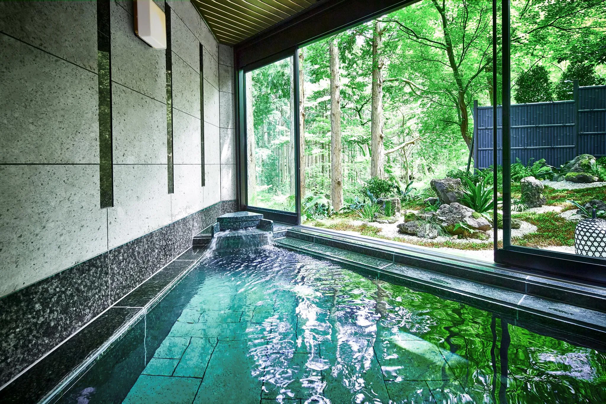 ラグジュアリーホテル 風の薫 MORI premier