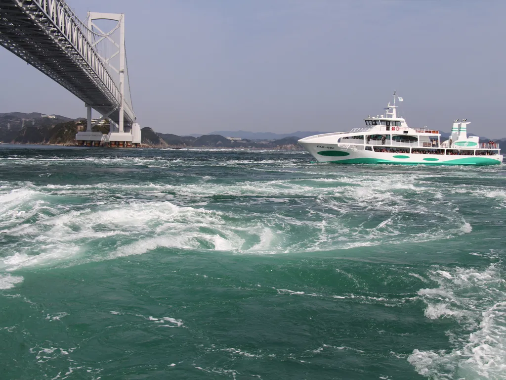 うずしお観潮船