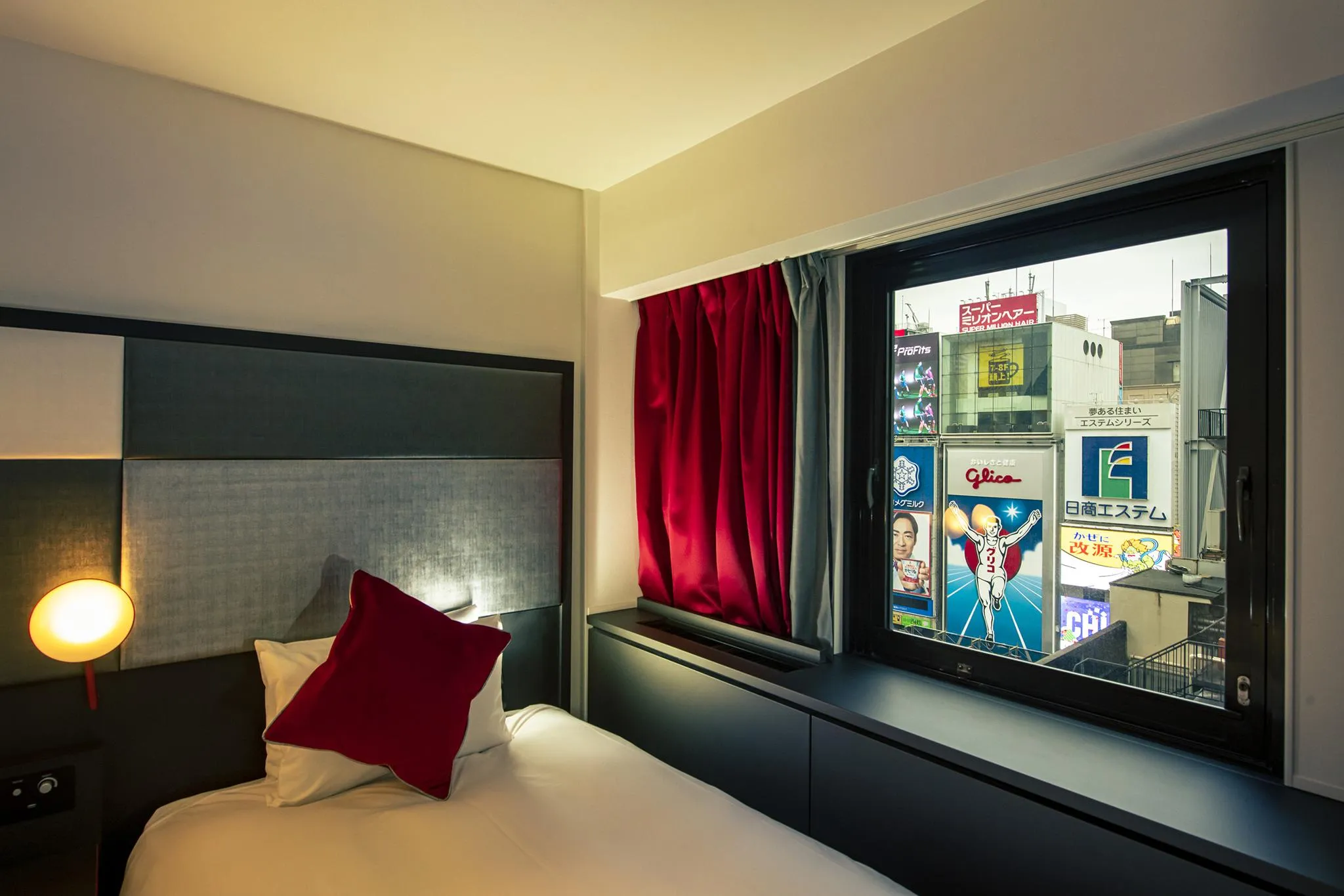 クロスホテル大阪