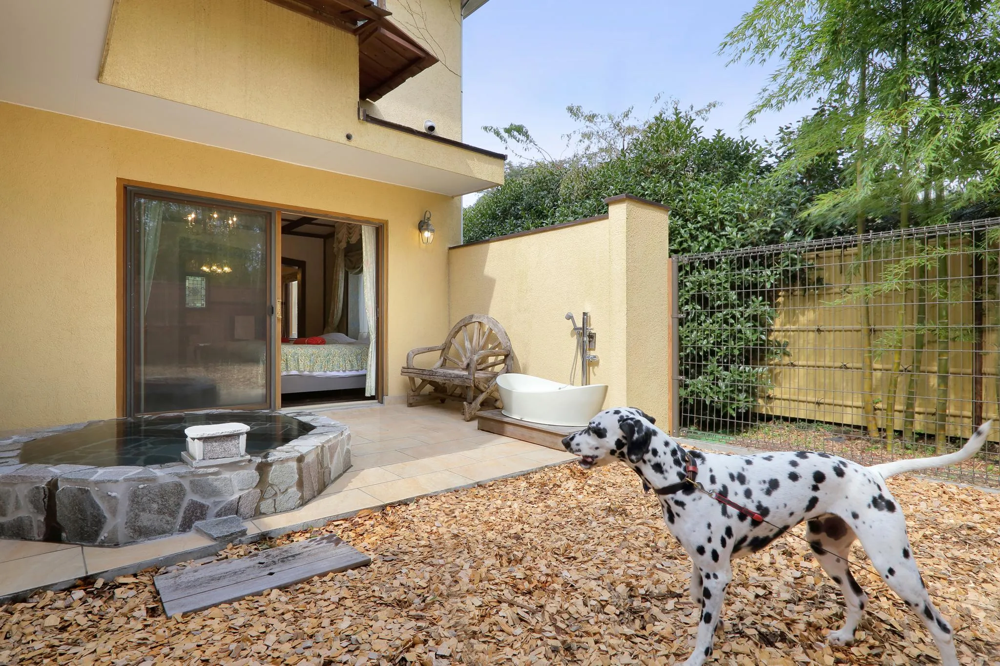 ペットと泊まれる宿 別邸 石の家
